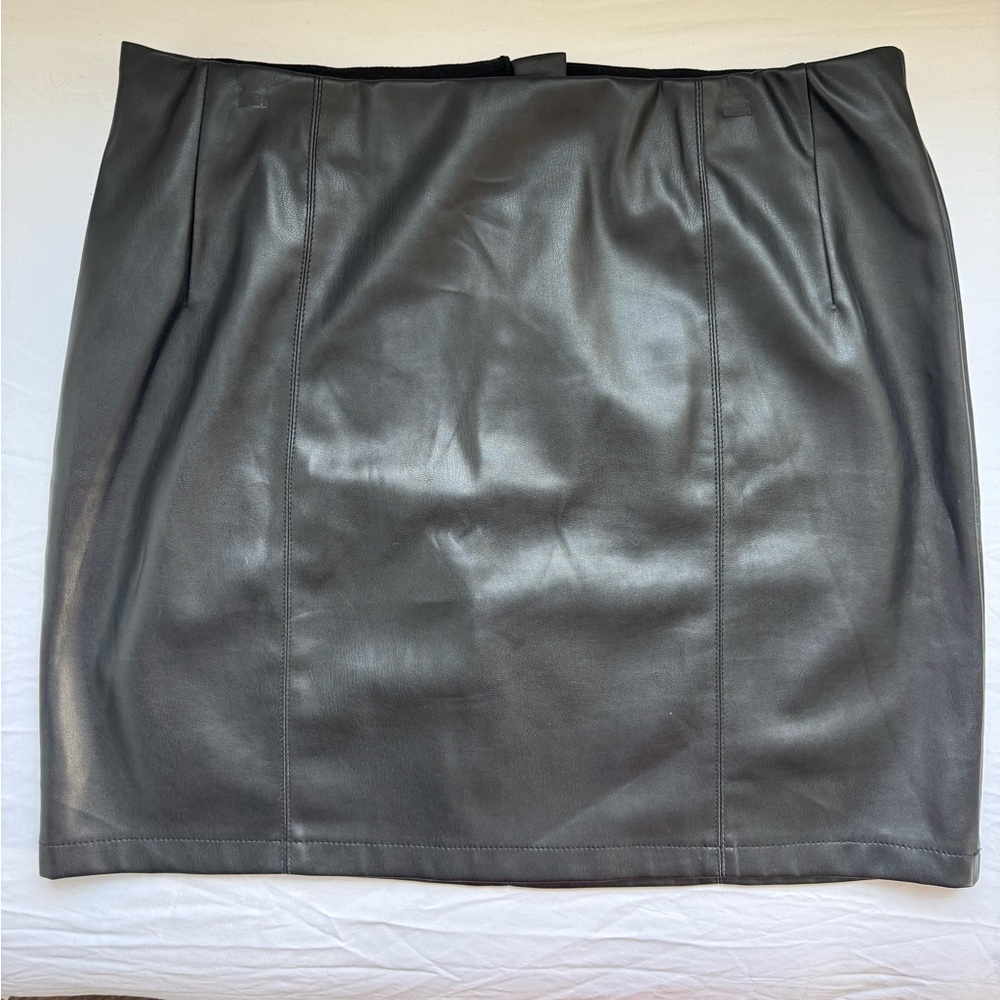 Elegant Black Faux Leather Skirt